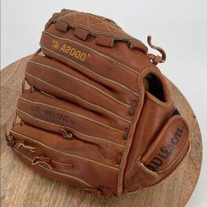 Vintage Rare Wilson Leather A2000-XLW RHT 11” Baseball Glove - Women